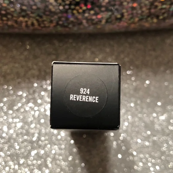 BNIB! MAC Powder Kiss Lipstick 💄 Reverence 924 - Picture 3 of 6